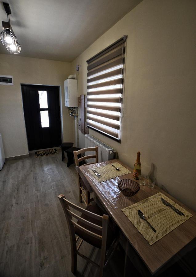 Flori'S Apartment Брашов Екстериор снимка